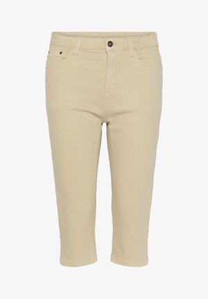 Beige capri-housut, jotka on valmistettu pehmeästä kankaasta, perinteisellä viiden taskun suunnittelulla, näkyvillä ompeleilla ja metallisella napin sulkemisella.