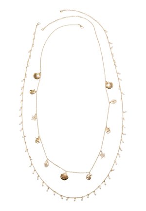 Dve nežni zlate verižici; ena z majhnimi belimi kroglicami, druga z zlatimi ogrlicami v obliki morskih školjk in cvetov, enakomerno razporejenimi.