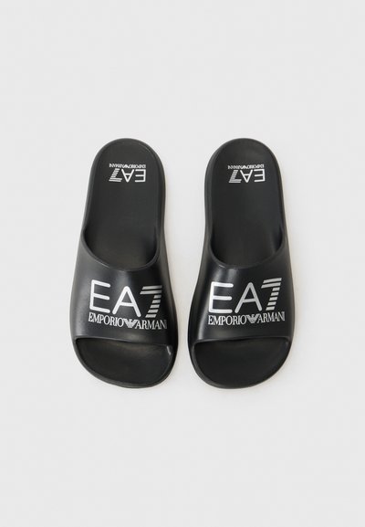 Черни гумени сандали с отворен нос. Разполагат с бяло лого EA7 и Emporio Armani на стелката. Гладка текстура.