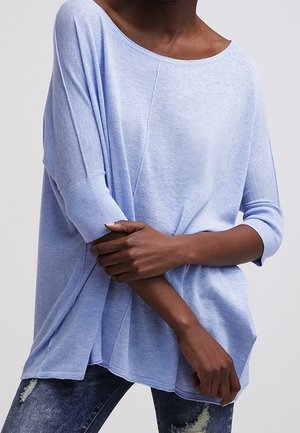 Stickad tröja - light blue