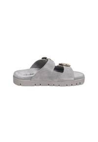 Graue Wildleder-Sandalen mit zwei runden metallischen Akzenten, offener Zehenpartie und einer dicken, strukturierten weißen Sohle.