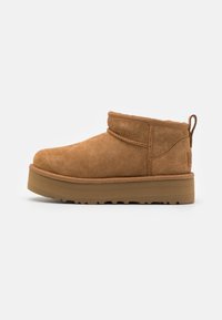 UGG - CLASSIC ULTRA MINI PLATFORM UNISEX - Klasszikus bokacsizmák - chestnut Miniatűr kép 1