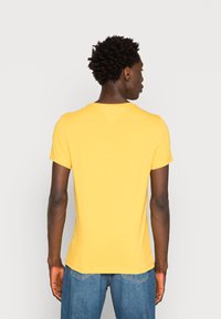 Tommy Hilfiger T-shirt básica - warm yellow