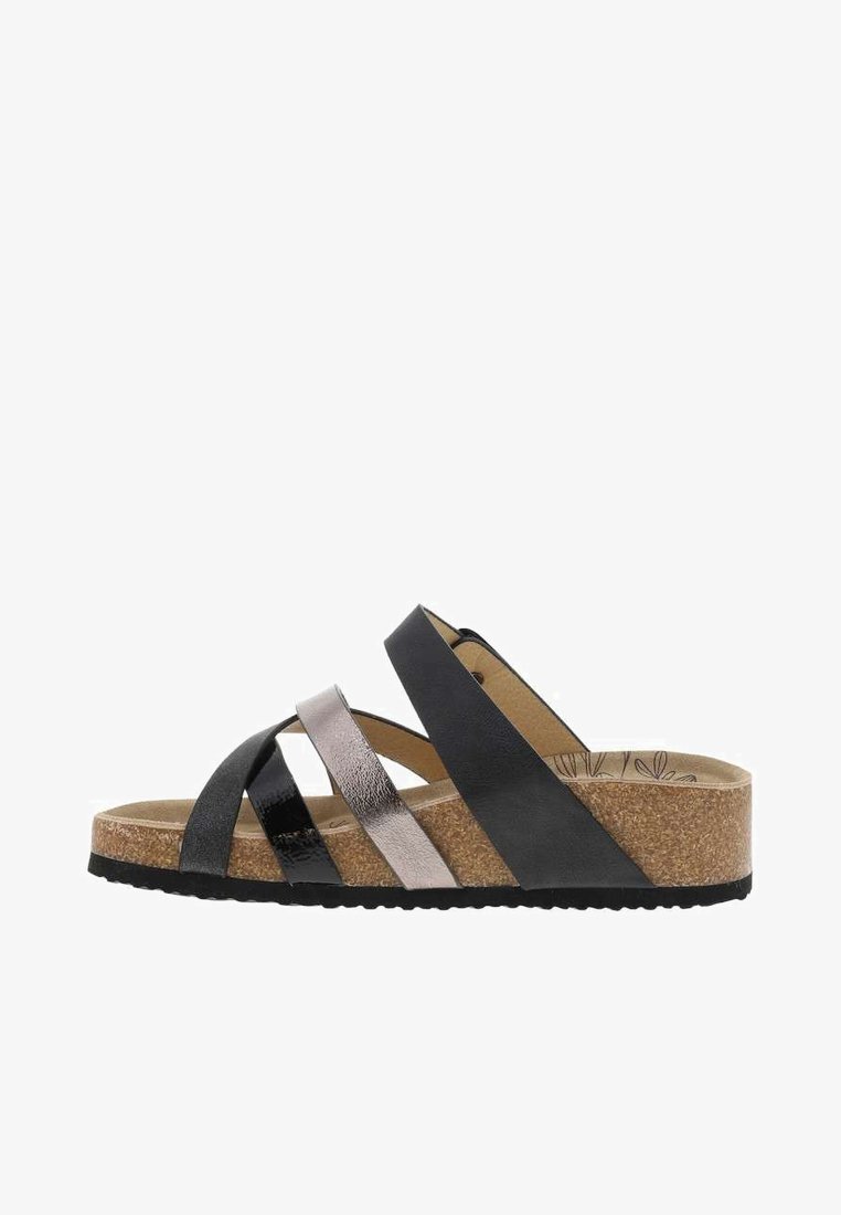 Sandale compensée pour femme avec semelle en liège, trois brides noires et métalliques sur le pied, et une large bride noire à la cheville.
