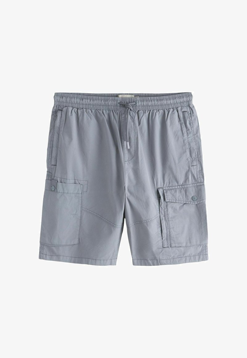 Shorts cargo pour hommes de couleur gris clair, avec taille élastique, cordon de serrage, poches latérales et poches à rabat boutonné sur chaque jambe.