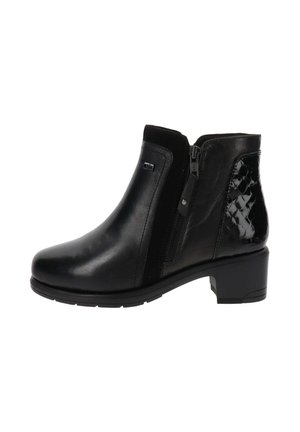 Bottes noires à la cheville avec un dessus en cuir lisse, un accent en cuir verni texturé, une fermeture éclair sur le côté et un petit talonrectangulaire.