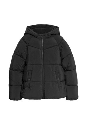 Veste en duvet noire avec capuche, dotée d'une fermeture éclair sur le devant, de deux poches latérales et d'un design matelassé avec des sections horizontales et diagonales bien marquées.