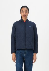 Tommy Jeans ONION QUILT JACKET - Light jacket - dark night navy