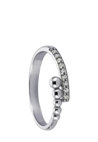 Bague en argent présentant un design incurvé, ornée de petits cristaux clairs le long d'un côté et d'un groupe d'accents sphériques.