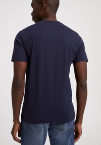 ARMEDANGELS JAAMES - Basic T-shirt - depth navy