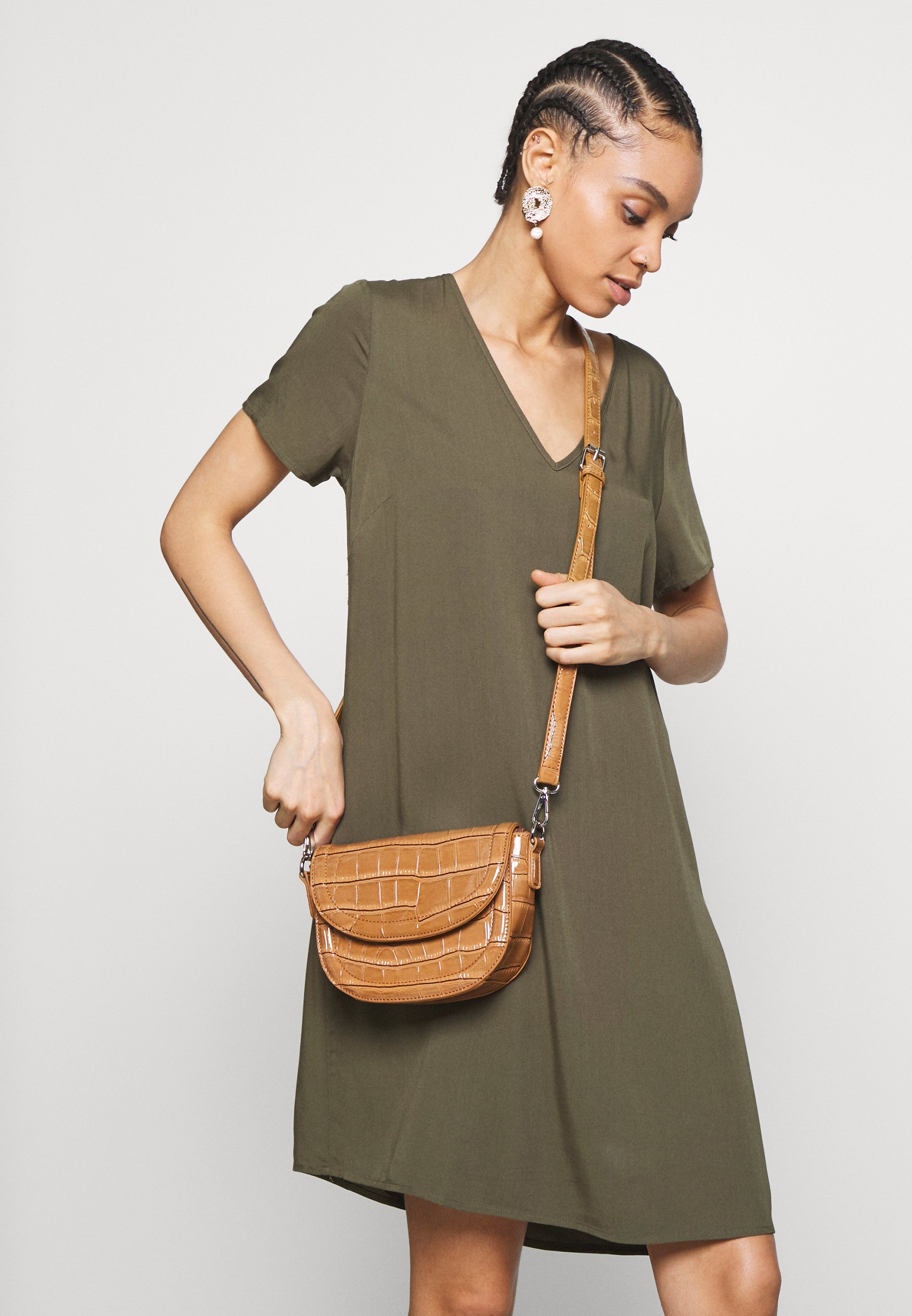 Pieces PCLOUISE CROSS BODY Skulderveske toasted coconut Pieces PCLOUISE CROSS BODY Skulderveske toasted coconut