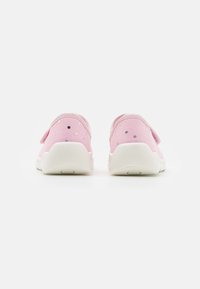 Superfit BUBBLE - Domácí obuv - rosa/silver