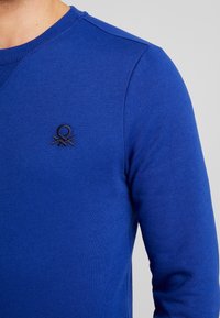 United Colors of Benetton Collegepaita - royal blue