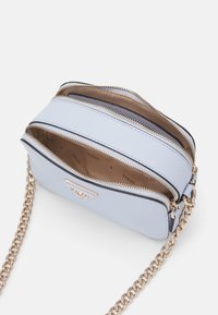 Guess NOELLE - Borsa a tracolla - sky blue
