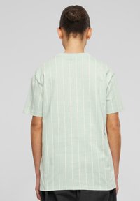 Karl Kani SMALL SIGNATURE OS  - Marškinėliai su spaudiniu - lightmint offwhite