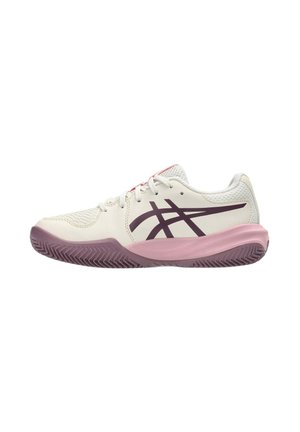Weißer und pinker Sportschuh mit dunkelvioletten Streifen, Schnürverschluss und profilierter Sohle, geeignet für Sport oder Freizeit.