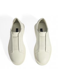 Desa Slipper - white