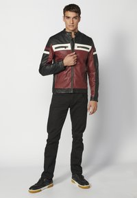 Koroshi Bunda z umělé kůže - granate maroon