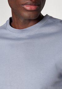DRYKORN RAPHAEL - Tricou basic - blau