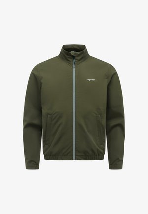 Olivengroene jas met ritssluiting, hoge kraag, twee steekzakken aan de voorkant, elastische zoom en klein wit "ragwear" logo op de borst.