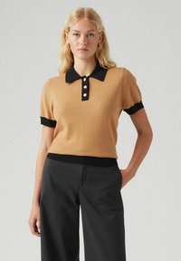 Levi's® OXFORD COMMA TAN CAVIAR BLO - Polo shirt - tan caviar color b