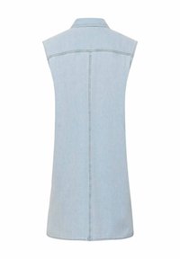 Robe en jean bleu clair sans manches avec col, coupe droite et couture visible au centre du dos.