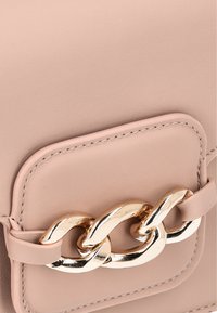 faina Skuldertasker - pink