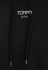 Tommy Jeans TJW ESSENTIAL LOGO RELAXED FIT - Jersey con capucha - schwarz