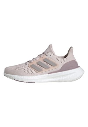 Hellrosa Sportschuh mit Mesh-Obermaterial, drei grauen Streifen und weißer Dämpfungsohle. Schnürdesign mit hinten angebrachter Schlaufe für einfaches Anziehen.