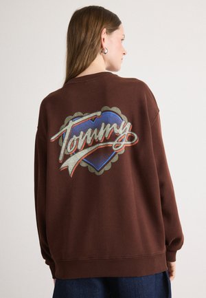 WASH HEART CREW - Sudadera - rich brown