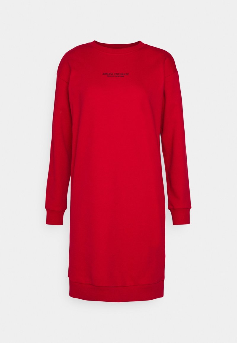 Robe sweat rouge avec une coupe décontractée, des manches longues, des poignets et un ourlet côtelés. Présente un logo de marque imprimé en noir sur le devant.