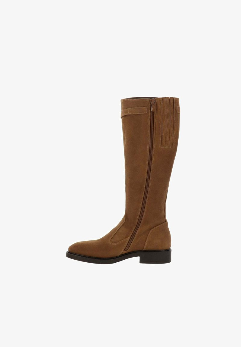 Braune Wildleder-Kniefallstiefel mit runder Zehenpartie, seitlichem Reißverschluss und rückseitigem Faltenakzent. Verfügt über einen niedrigen Absatz und eine glatte Textur.
