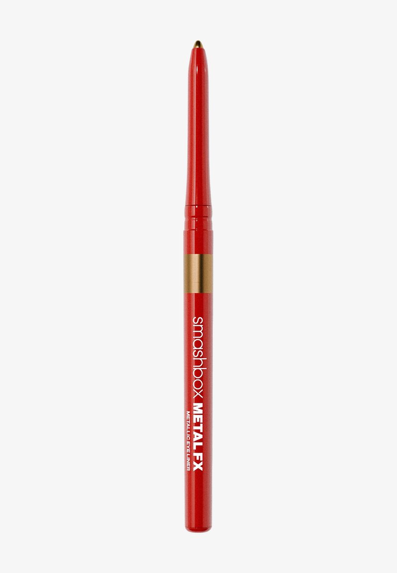 Rød metal eyeliner blyant med spids spids, med et gyldent accentbånd og hvid etikette med teksten "smashbox METAL FX."