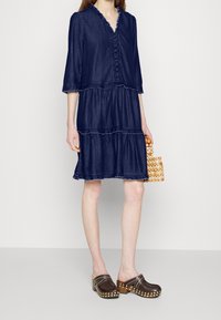 Marc Cain Denimové šaty - dark blue