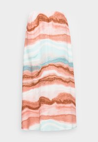 Saia maxi com design fluido em tons de coral, branco e azul claro. Apresenta um padrão ondulado texturizado e uma cintura elástica.