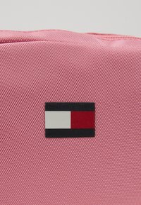 Tommy Hilfiger GIRLS BUMBAG - Borsa a tracolla - pink