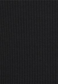 Pieces Pouzdrové šaty - black