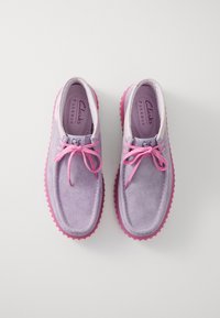 Clarks TORHILLEXPLORE POKÈMON UNISEX - Kasdieniai suvarstomi batai - grey/pink