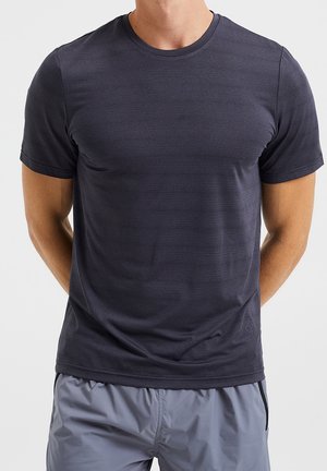 Tummanharmaa, lyhythihainen t-paita, jossa on teksturoitu kuvio, pyöreä pääntie ja vartalonmyötäinen malli, valmistettu joustavasta, hengittävästä kankaasta.