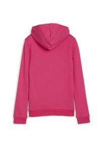 Jorgana fuksija s kapuljačom i dugim rukavima, s rebrastim manžetama i rubom. Glatka tekstura bez uzoraka, koja ističe jednostavan dizajn.