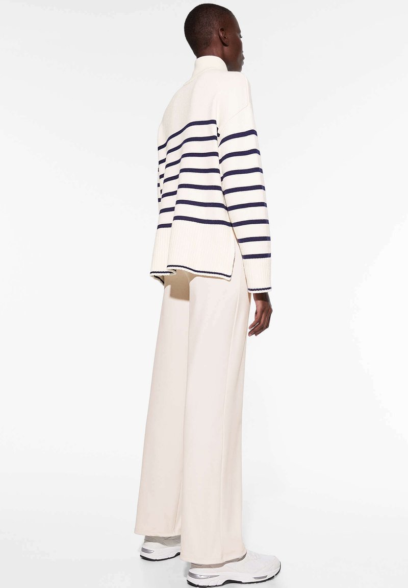 OYSHO STRIPED WITH HIGH NECK - Jumper - white - Zalando.de