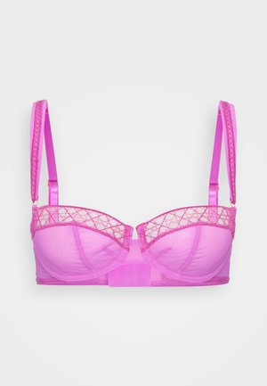 Roze beha met een mesh onderste cup, kantaccenten op de bovenste cup en satijnen banden. Biedt ondersteuning met beugel en een gladde afwerking.