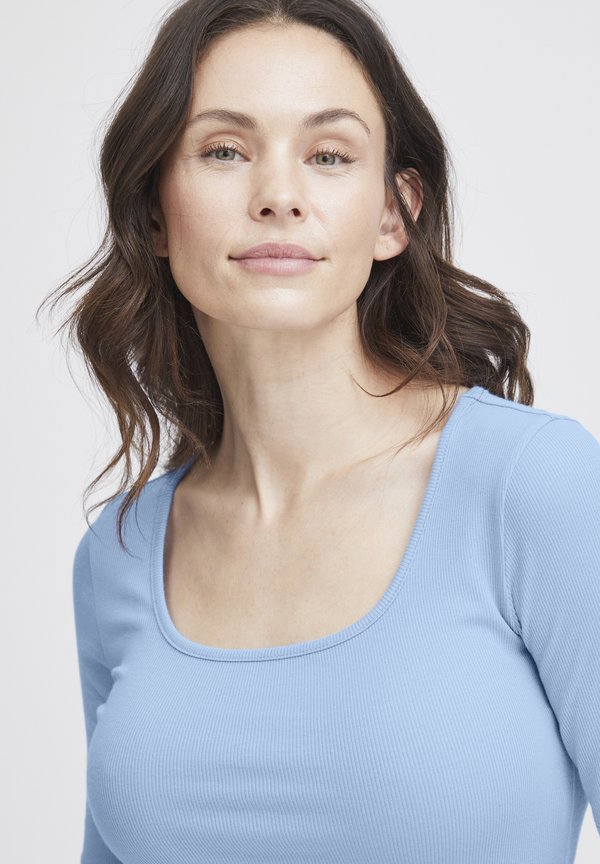 FRHIZAMOND - Basic T-shirt - hydrangea3