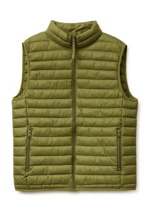 Gilet smanicato trapuntato verde oliva con collo alto, cerniera frontale e due tasche laterali con cerniera, posato piatto su sfondo bianco.