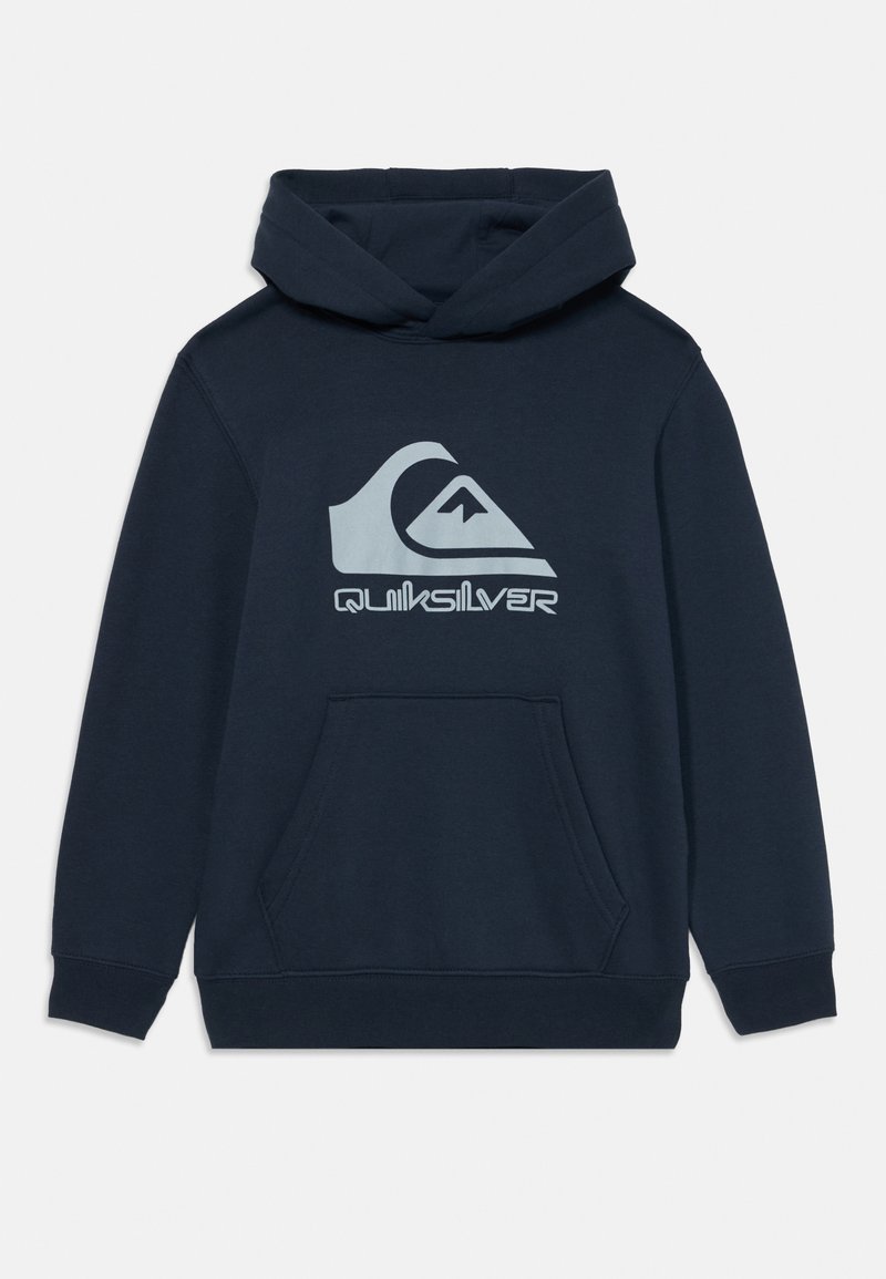 Mørkeblå hettegenser laget av bomullsblanding, med en stor Quiksilver-logo i lyseblått, en frontlomme, og ribbede mansjetter og hem.