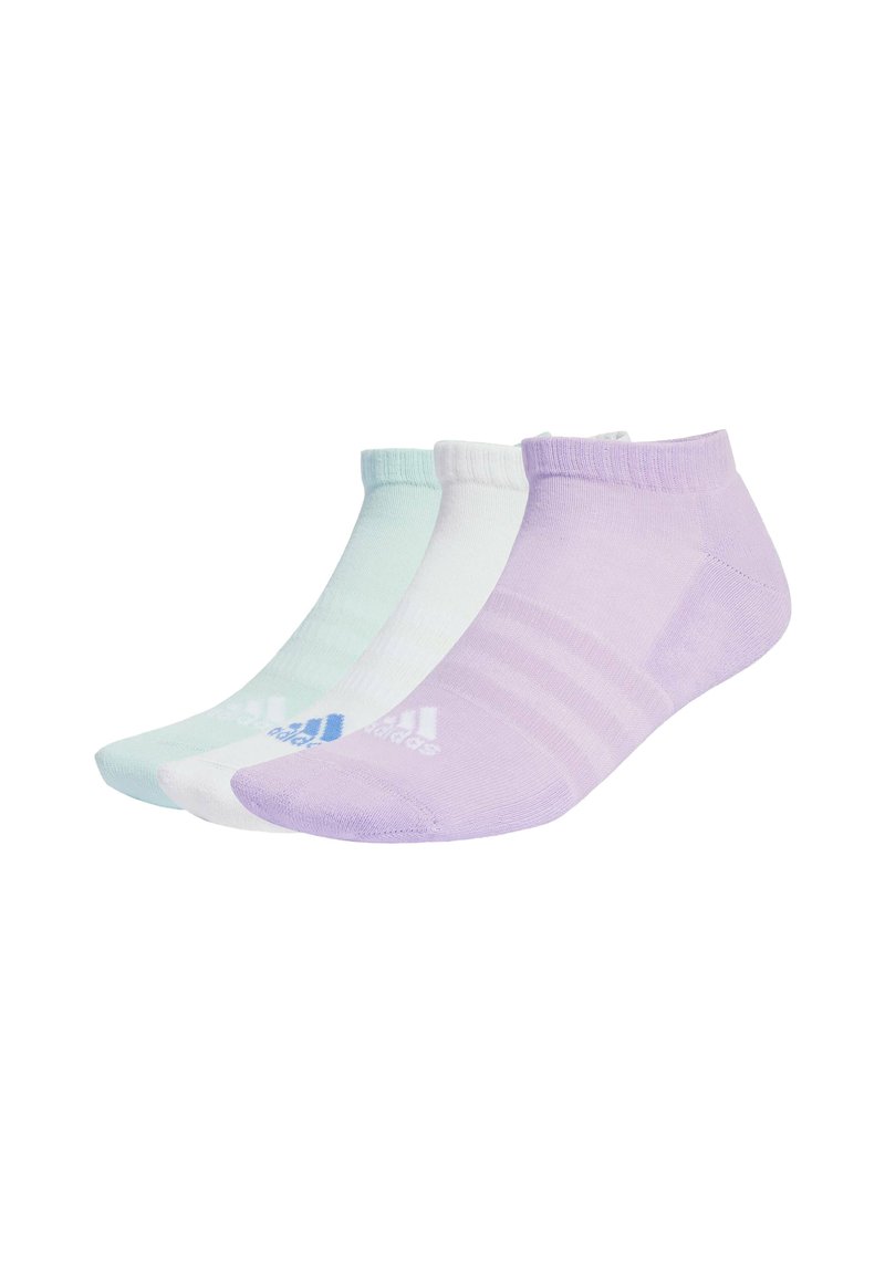 Tres pares de calcetines de tobillo en púrpura claro, blanco y verde menta. Cada calcetín presenta un puño con acanalado y un logo en color contrastante.