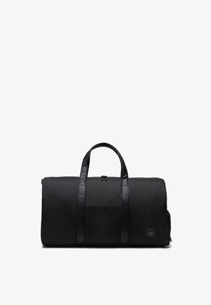 Schwarze Duffel-Tasche aus strapazierfähigem Stoff mit Lederakzenten. Verfügt über zwei robuste Griffe und eine mit einem Reißverschluss versehene Seitentasche für zusätzlichen Stauraum.