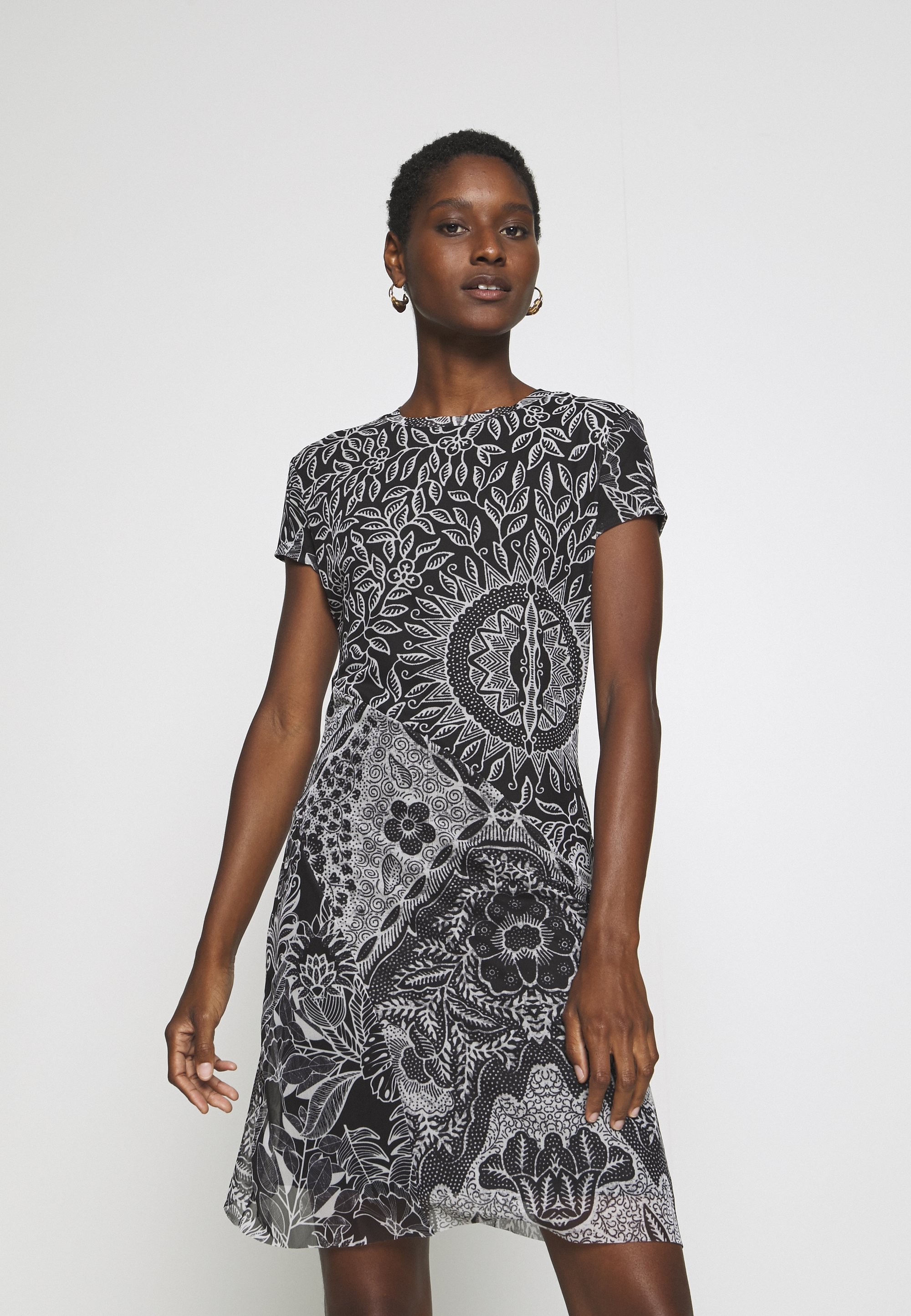 Desigual Vest Paris Freizeitkleid Black Schwarz Zalando De 