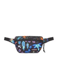 Fanny pack en tissu noir avec des motifs floraux et de feuilles colorés, dotée d'une fermeture éclair et d'une sangle ajustable pour un port facile.