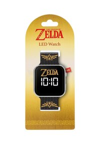 Montre LED avec un cadran carré affichant l'heure en chiffres blancs. Le bracelet noir présente un design texturé avec un logo Zelda doré et des accents.